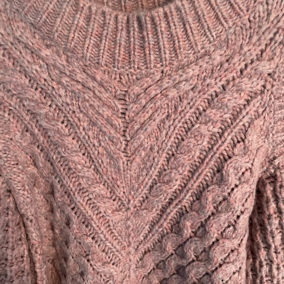 Express Cutout Shoulder Sweater - Picture 4 of 10